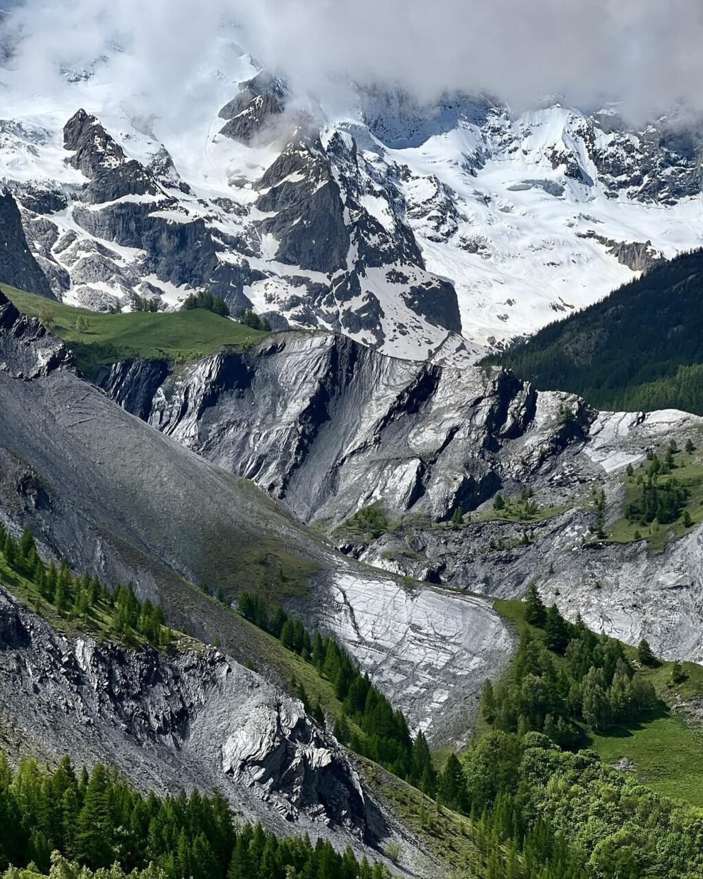 Instagram post from teamvautdesfaucons. This post is in position 0.